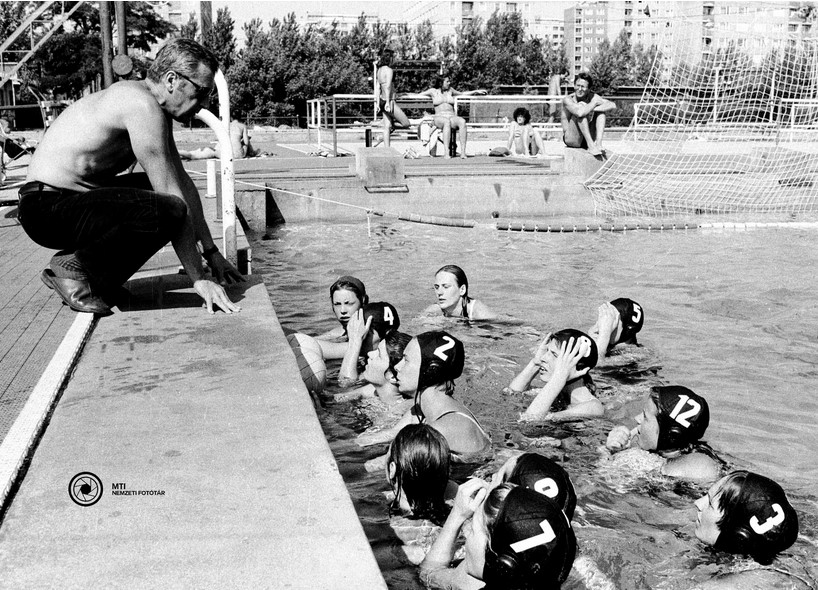 Gyarmati Dezső női csapatot edz