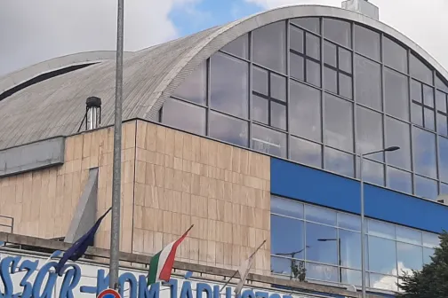 Komj&aacute;di uszoda